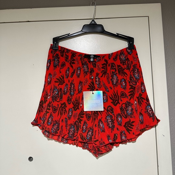 NWT MISS-GUIDED Red Paisley Flowy Chiffon High-Waisted Zip Shorts Light Breezy 2 - Picture 15 of 16